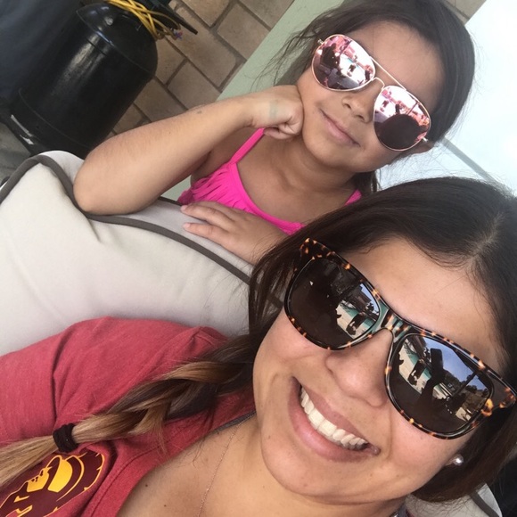 Meet your Posher, Alissa - Picture 1 of 2